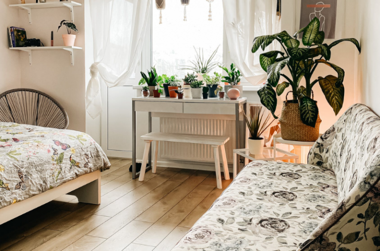 24 Ideas Turning A Living Room Into A Bedroom Studio Apartment Ideas