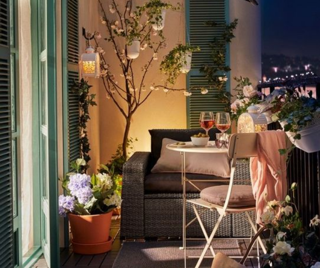 Fairy lights for apartment balcony lighting ideas