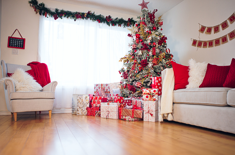 18 Tips on How to Decorate Your Apartment Living Room for Christmas ...