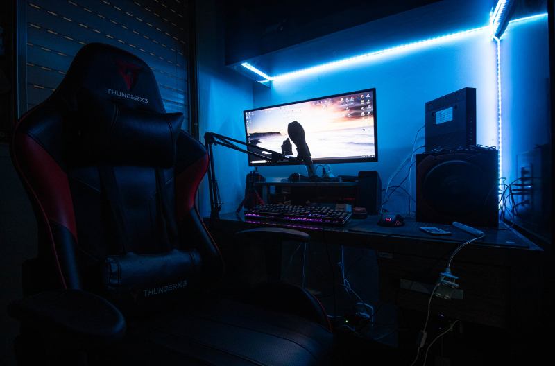 30 Bedroom Gaming Setup Ideas For Small Rooms